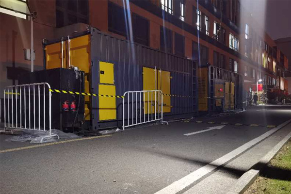 芜湖柴油发电机组的输出电压是如何调节的？